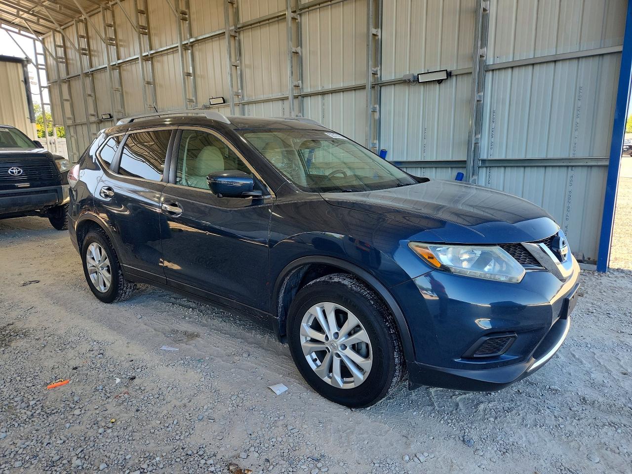 2016 NISSAN ROGUE SV photo 4