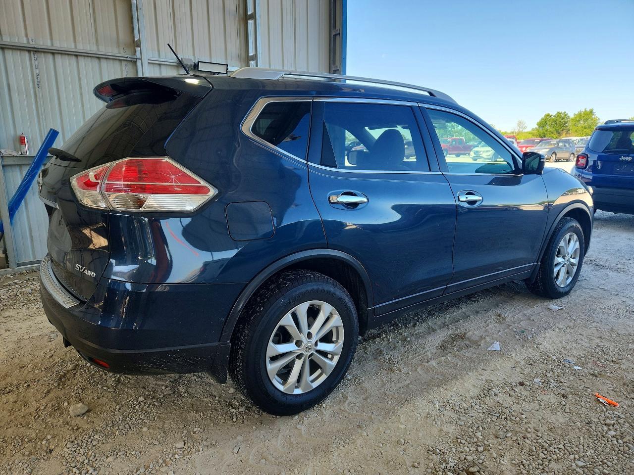 2016 NISSAN ROGUE SV photo 3