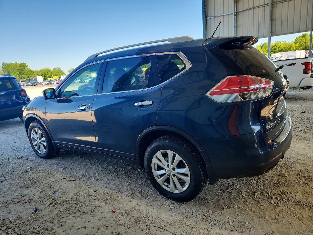 2016 NISSAN ROGUE SV photo 2