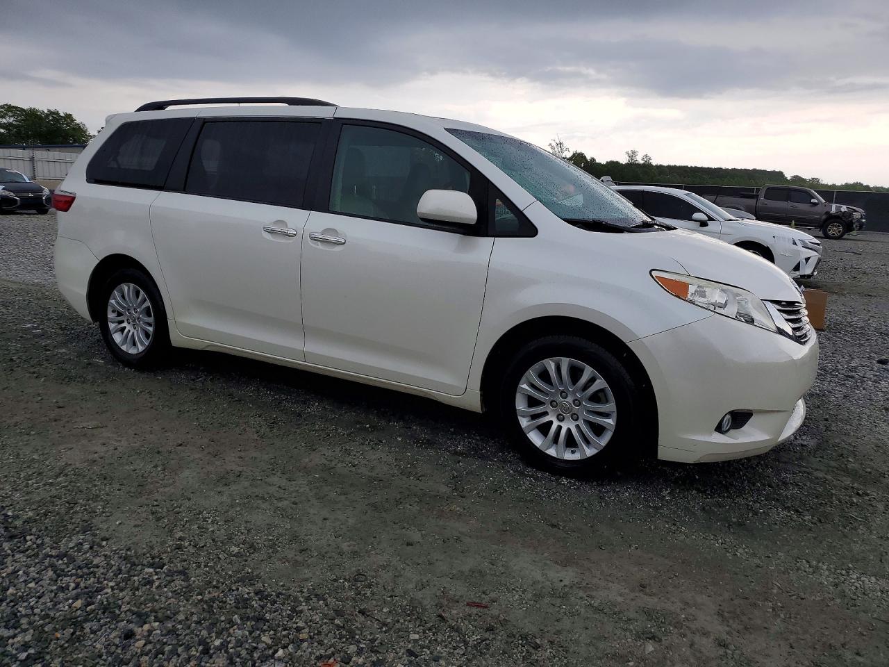 2016 TOYOTA SIENNA XLE 8-PASSENGER photo 7