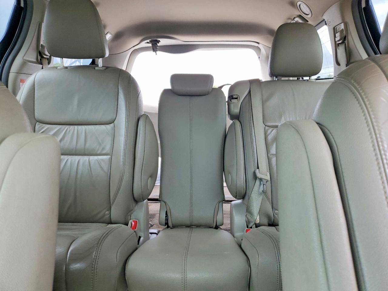 2016 TOYOTA SIENNA XLE 8-PASSENGER photo 19