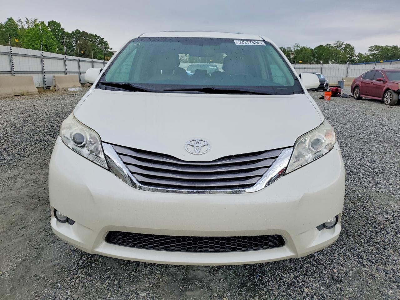 2016 TOYOTA SIENNA XLE 8-PASSENGER photo 9
