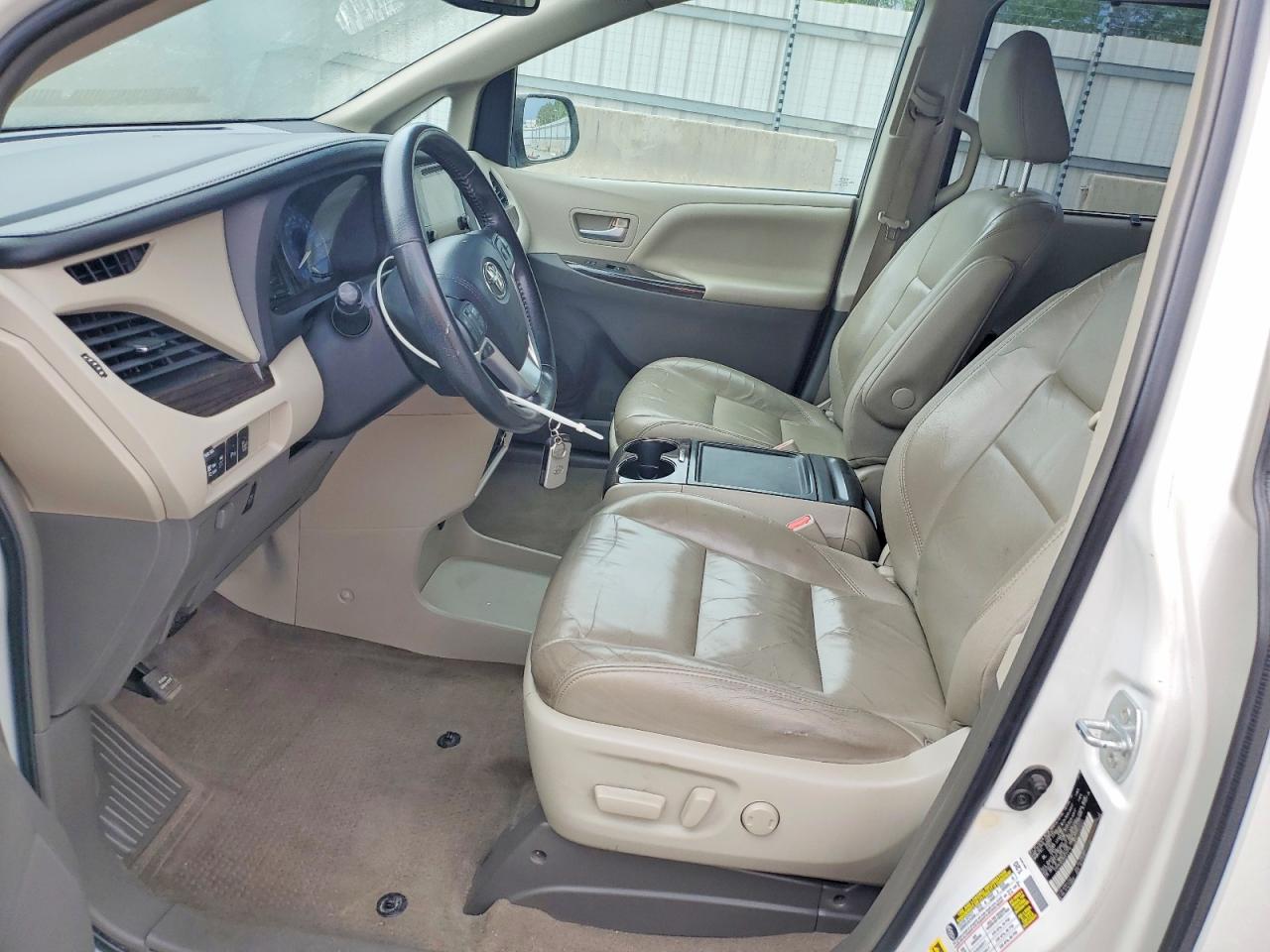 2016 TOYOTA SIENNA XLE 8-PASSENGER photo 13