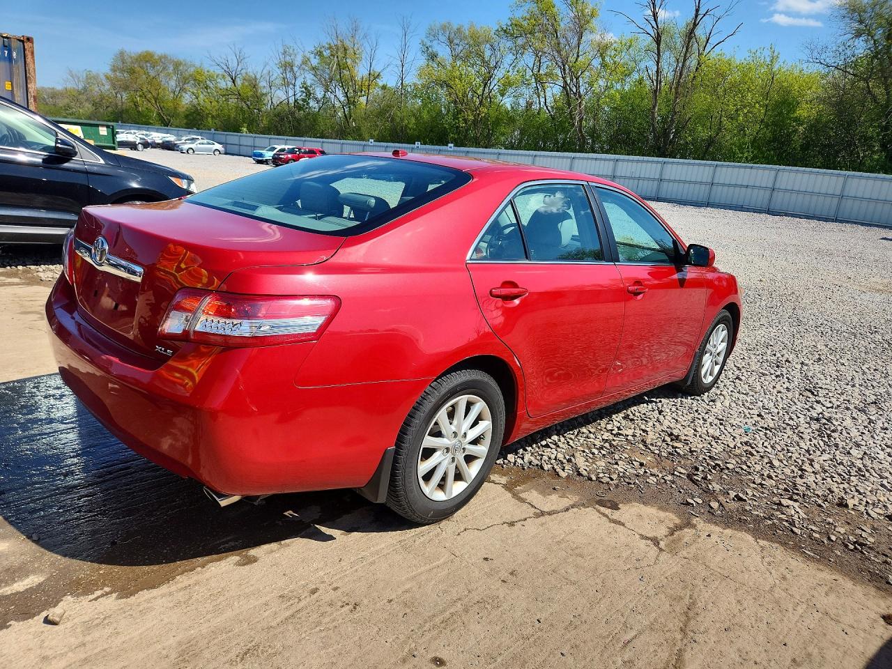 2011 TOYOTA CAMRY XLE photo 7
