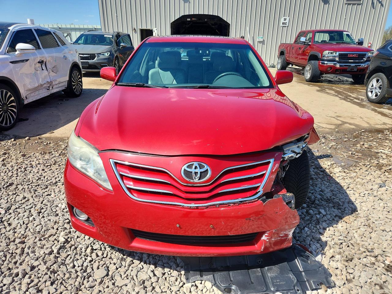 2011 TOYOTA CAMRY XLE photo 13