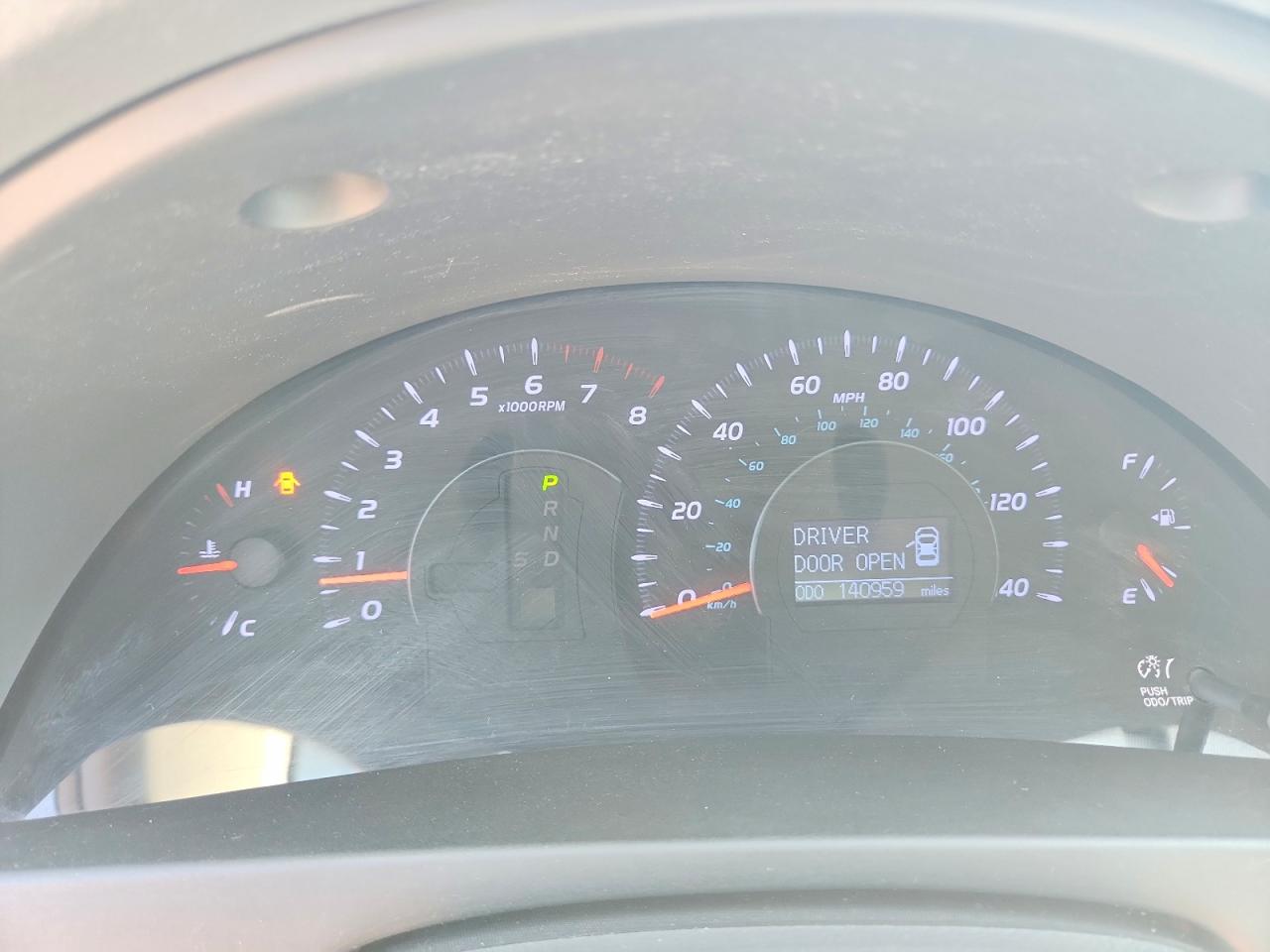 2011 TOYOTA CAMRY XLE photo 25