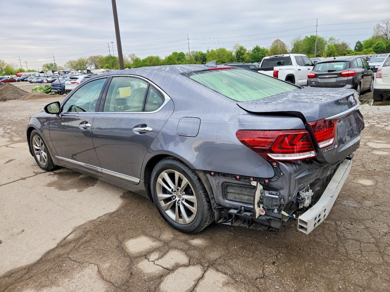 2015 LEXUS LS 460 photo 3