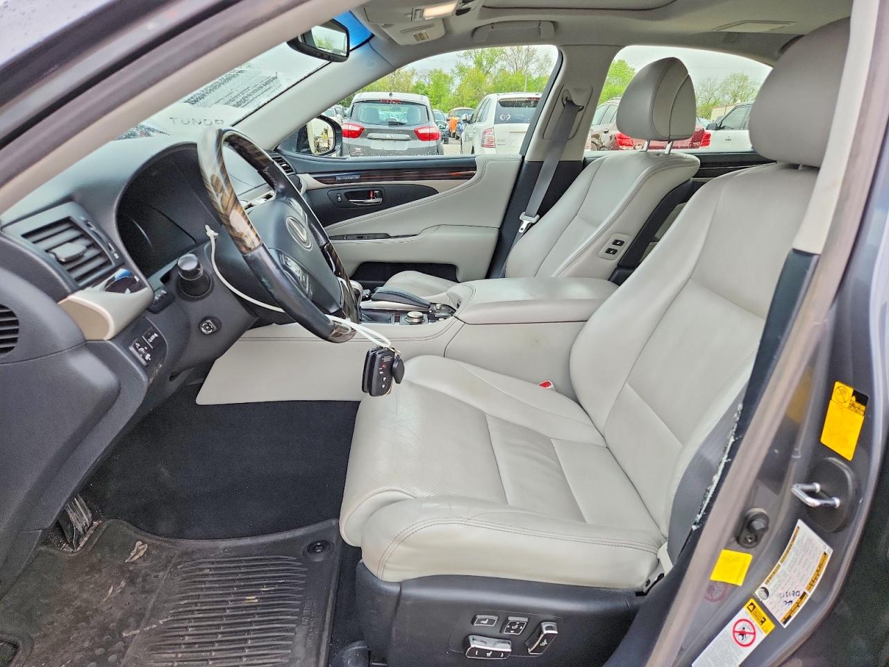 2015 LEXUS LS 460 photo 13