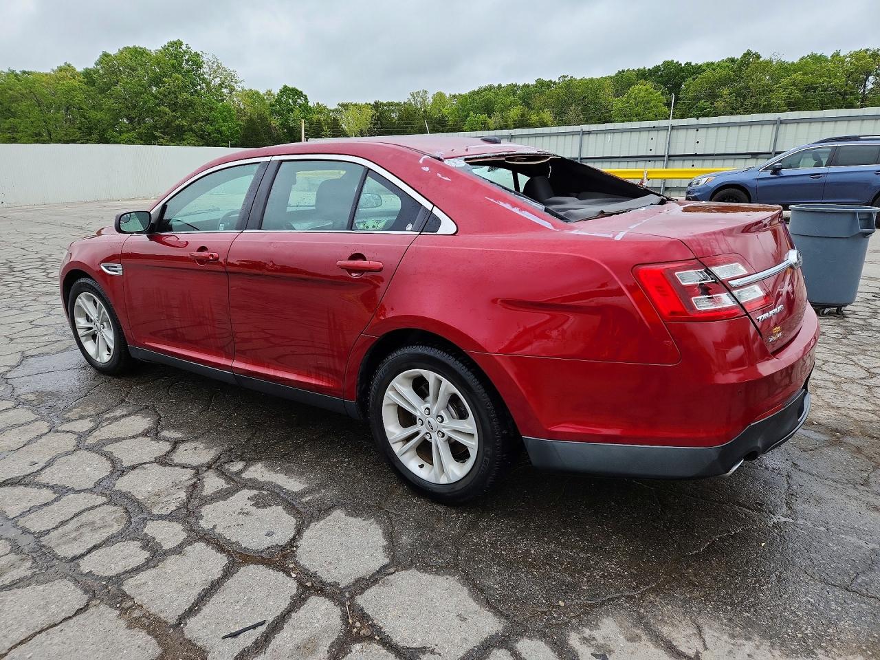 2015 FORD TAURUS SEL photo 2