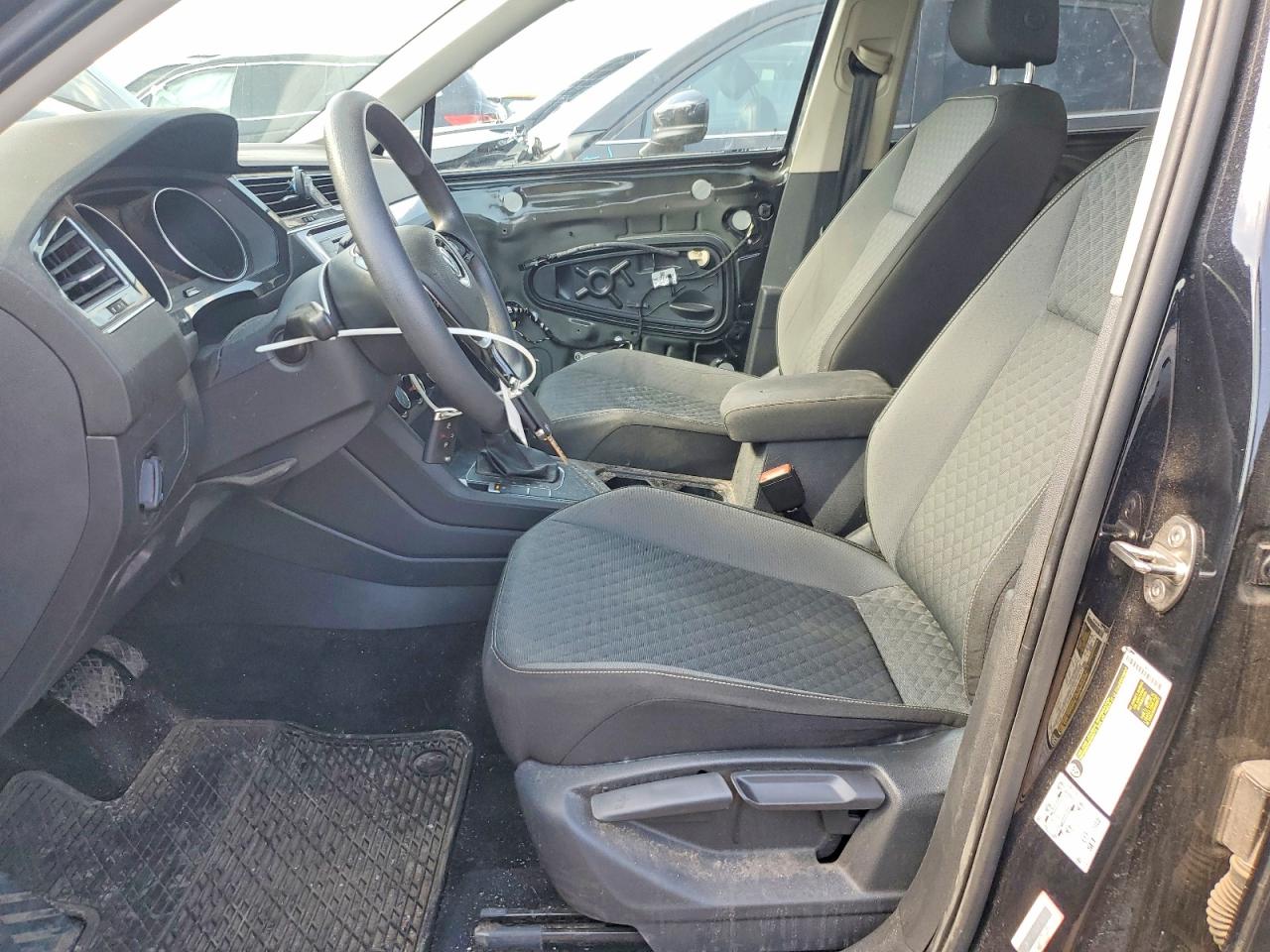 2021 VOLKSWAGEN TIGUAN S photo 19