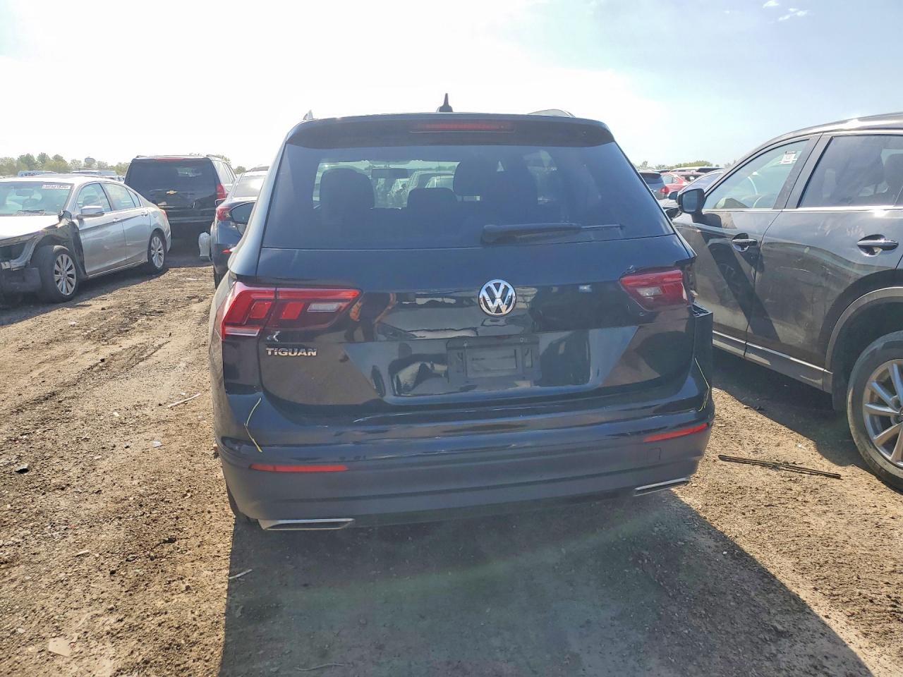 2021 VOLKSWAGEN TIGUAN S photo 16