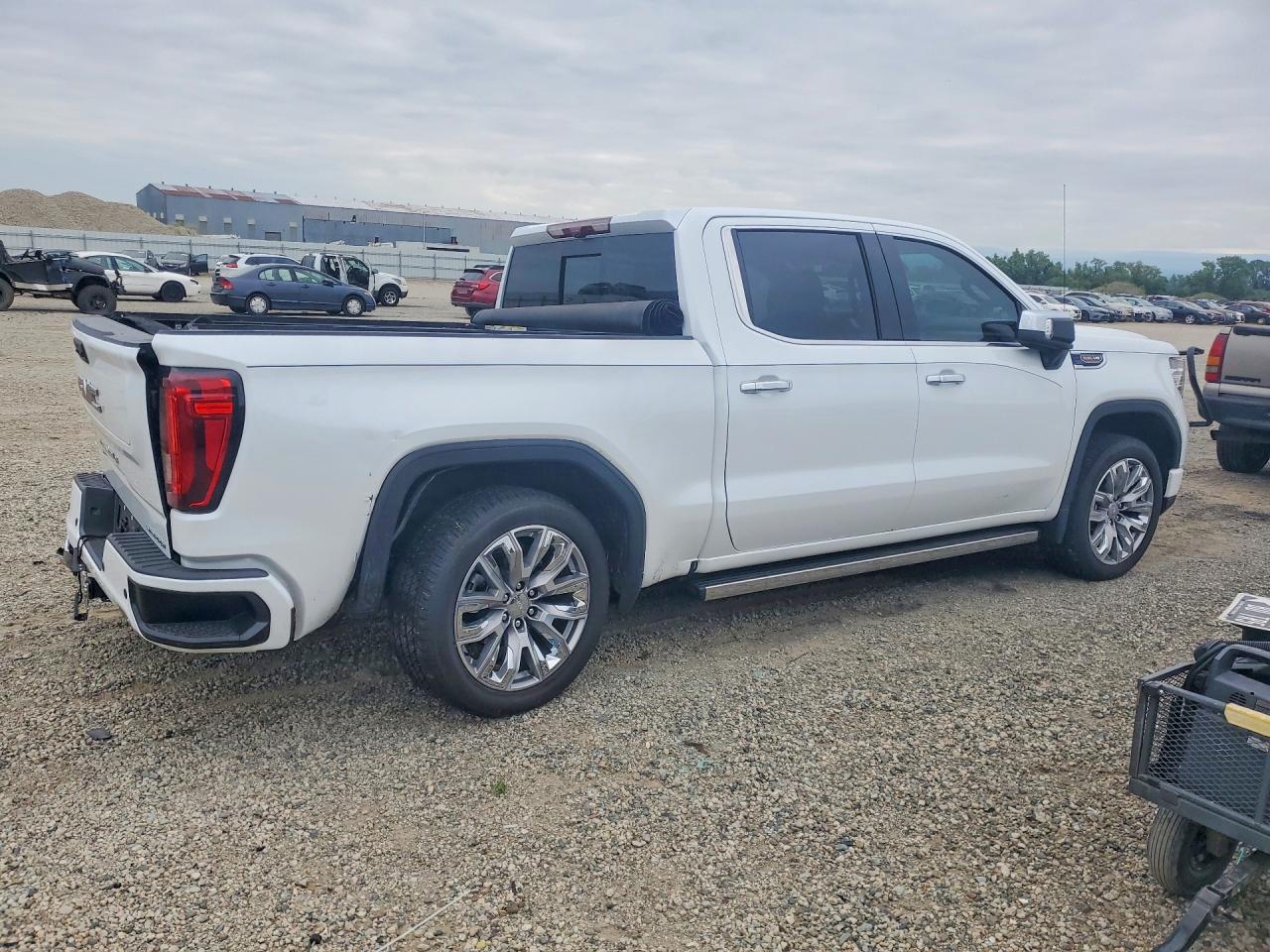 2025 GMC SIERRA K1500 DENALI photo 3