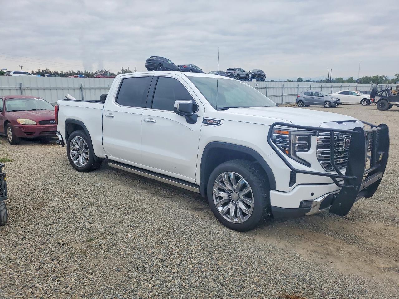 2025 GMC SIERRA K1500 DENALI photo 4