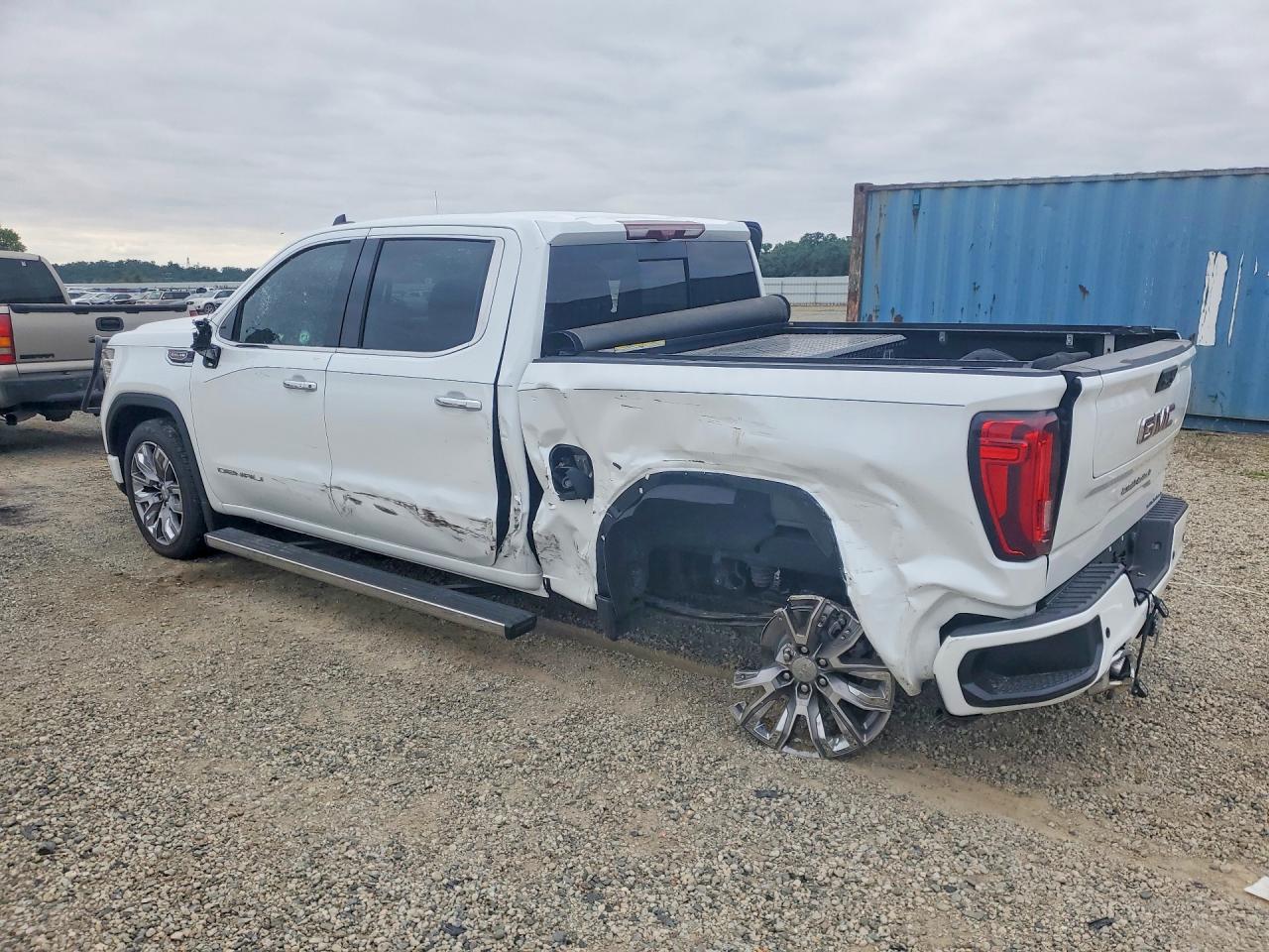 2025 GMC SIERRA K1500 DENALI photo 2