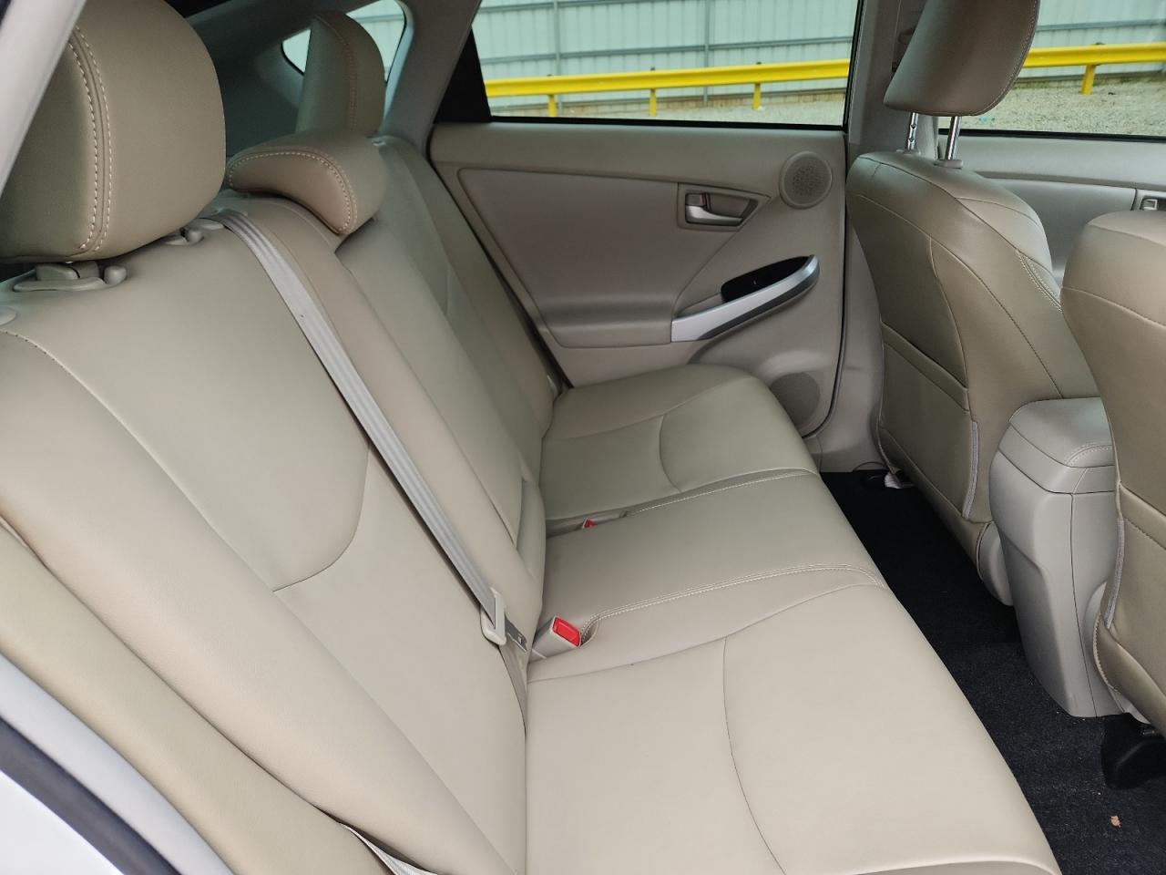 2013 TOYOTA PRIUS FOUR photo 28