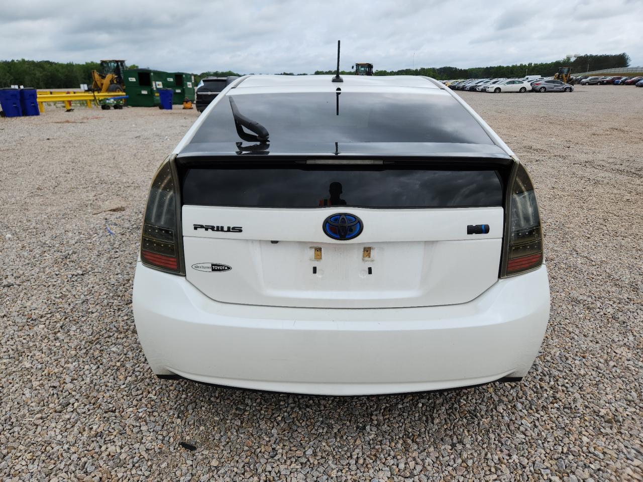2013 TOYOTA PRIUS FOUR photo 16