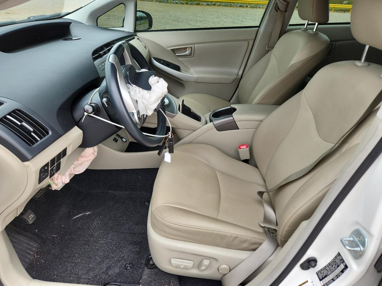 2013 TOYOTA PRIUS FOUR photo 19