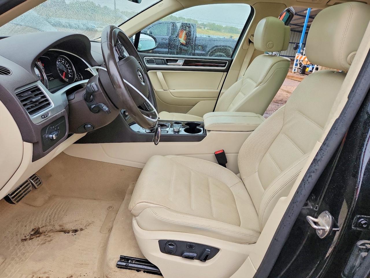 2017 VOLKSWAGEN TOUAREG EXECUTIVE photo 13