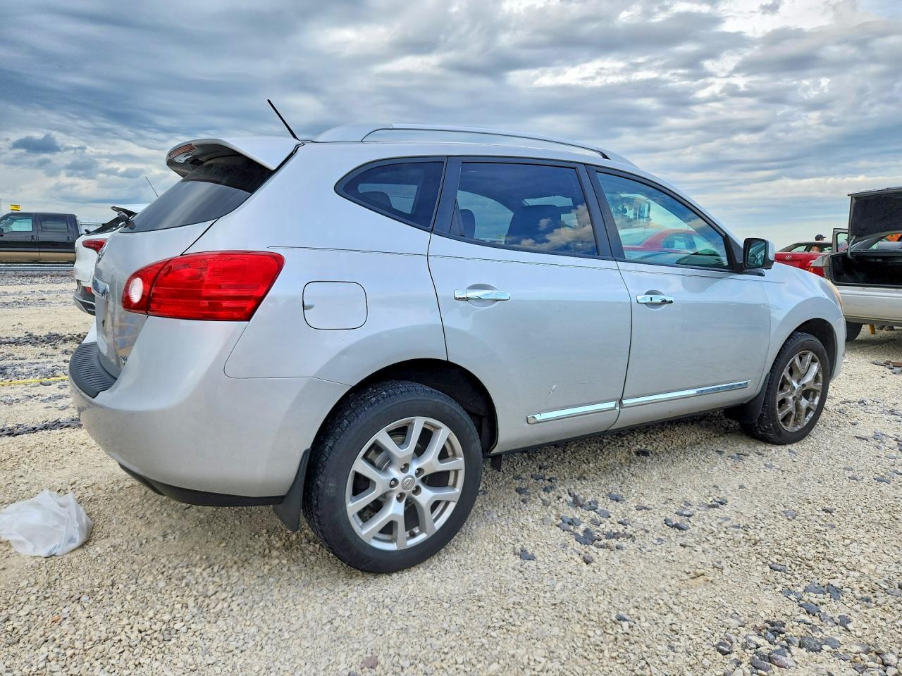 2013 NISSAN ROGUE S photo 7