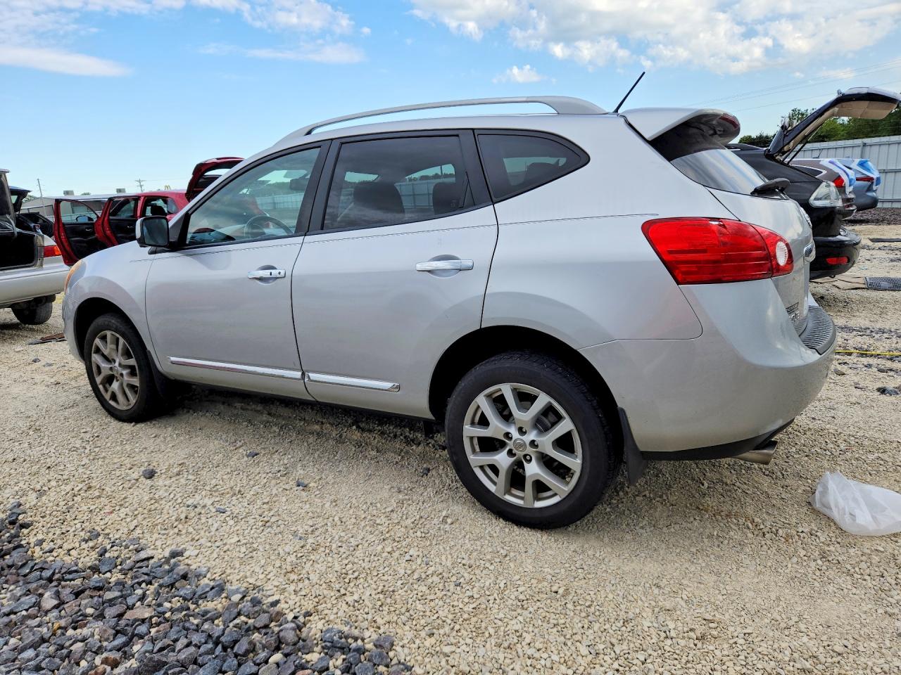 2013 NISSAN ROGUE S photo 4