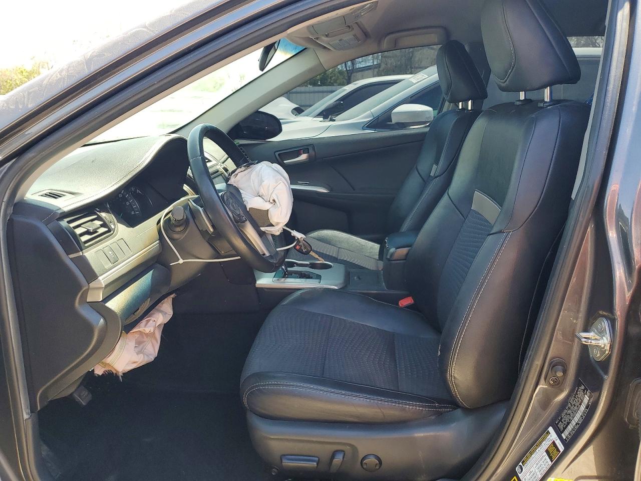 2013 TOYOTA CAMRY SE photo 13