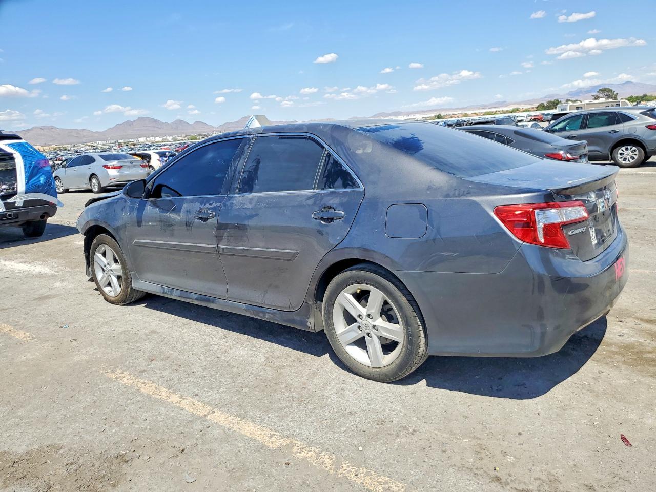 2013 TOYOTA CAMRY SE photo 3