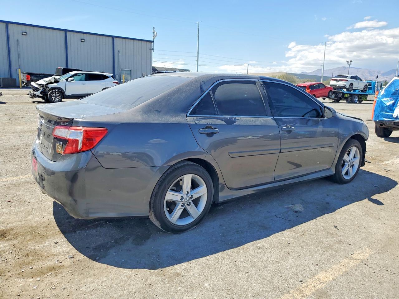 2013 TOYOTA CAMRY SE photo 5