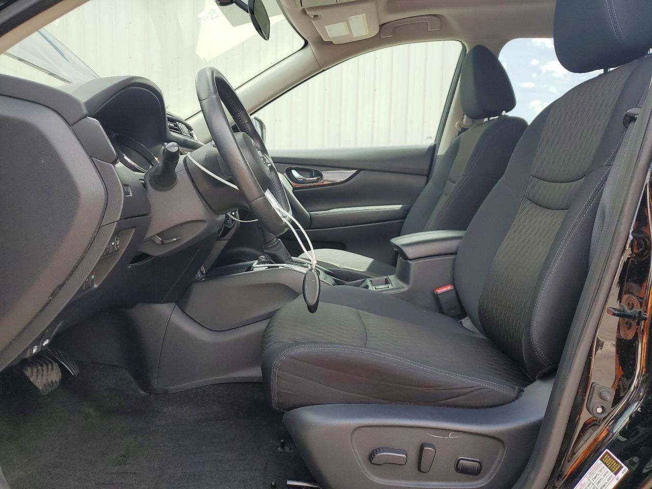 2017 NISSAN ROGUE SV photo 19
