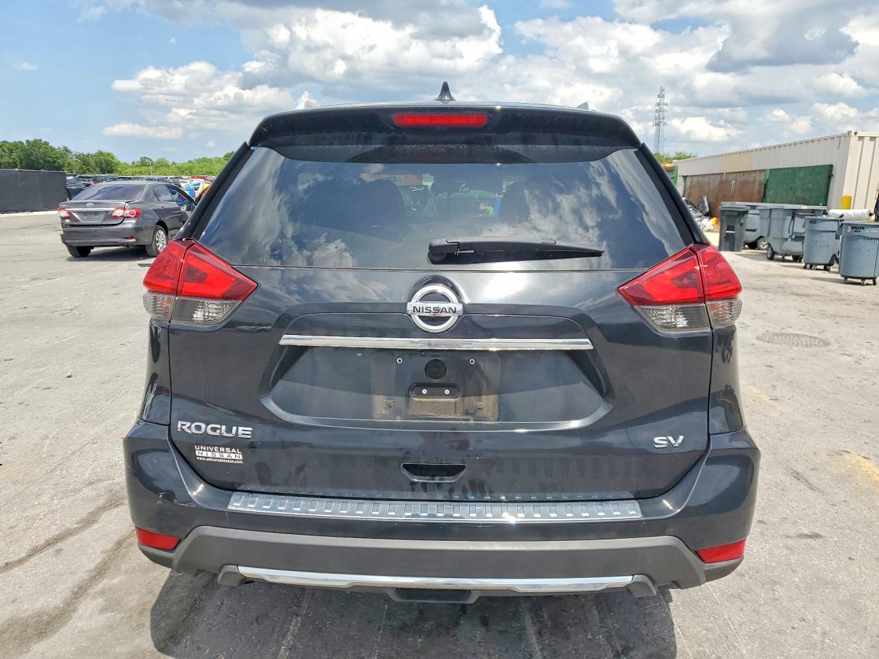 2017 NISSAN ROGUE SV photo 16