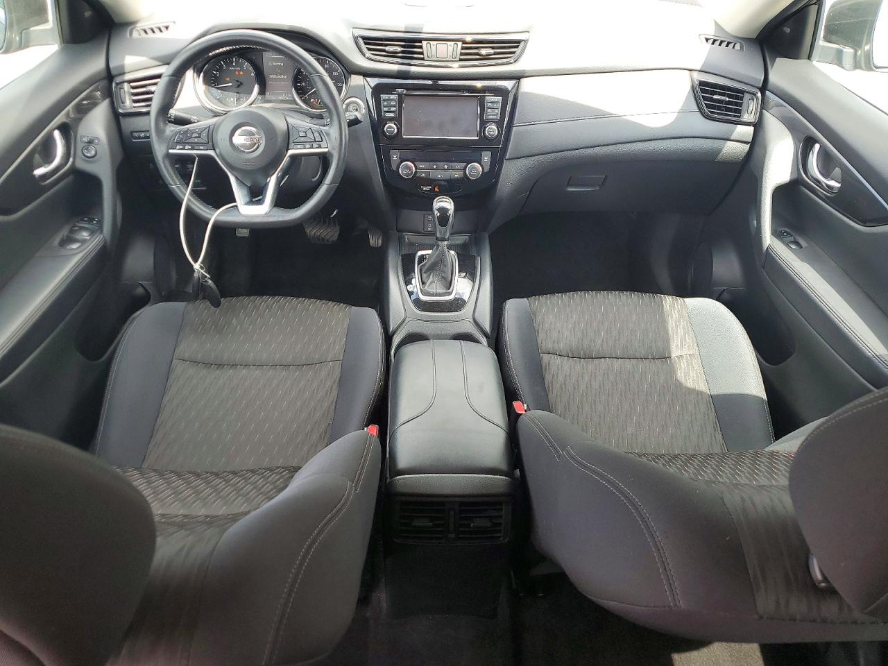 2017 NISSAN ROGUE SV photo 22