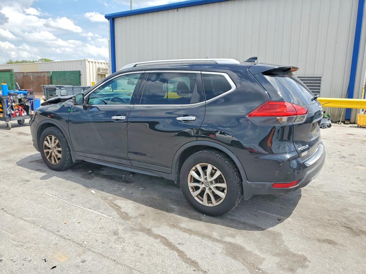 2017 NISSAN ROGUE SV photo 4