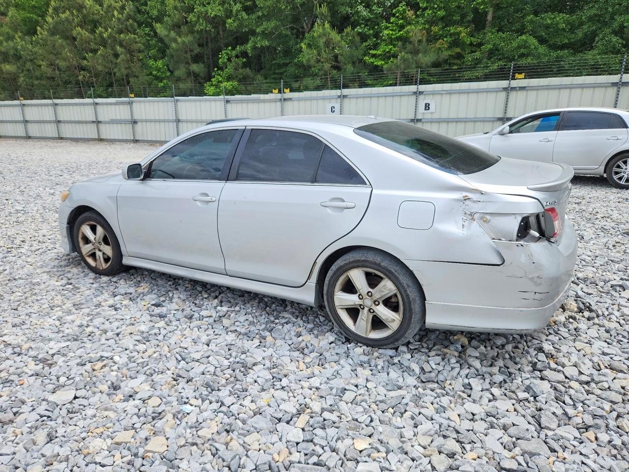 2011 TOYOTA CAMRY SE photo 3
