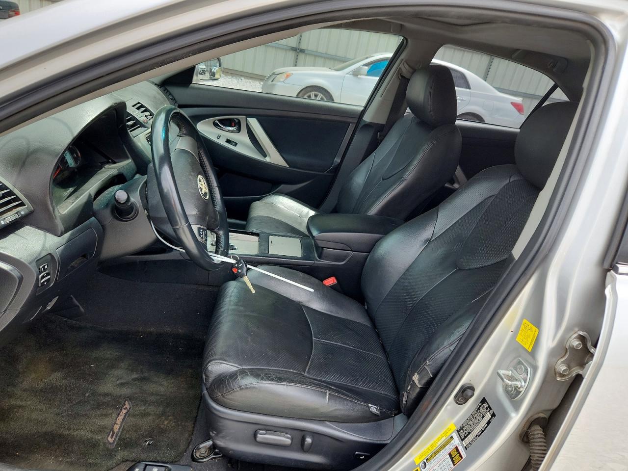 2011 TOYOTA CAMRY SE photo 13