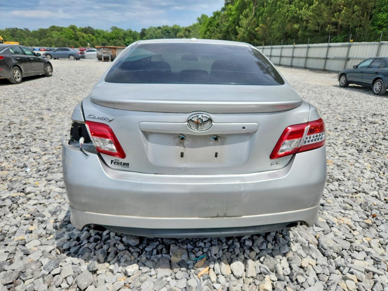 2011 TOYOTA CAMRY SE photo 11