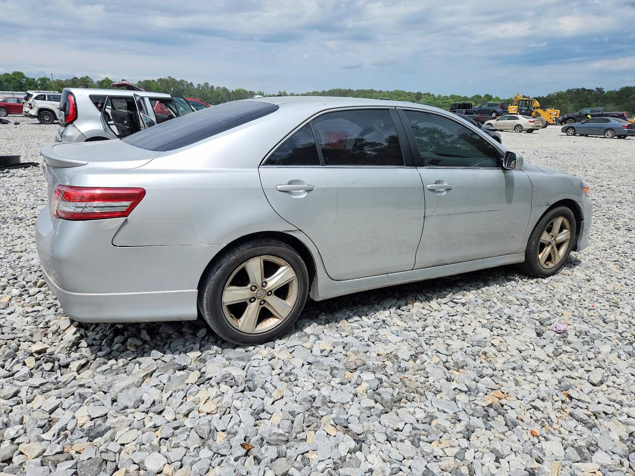 2011 TOYOTA CAMRY SE photo 5