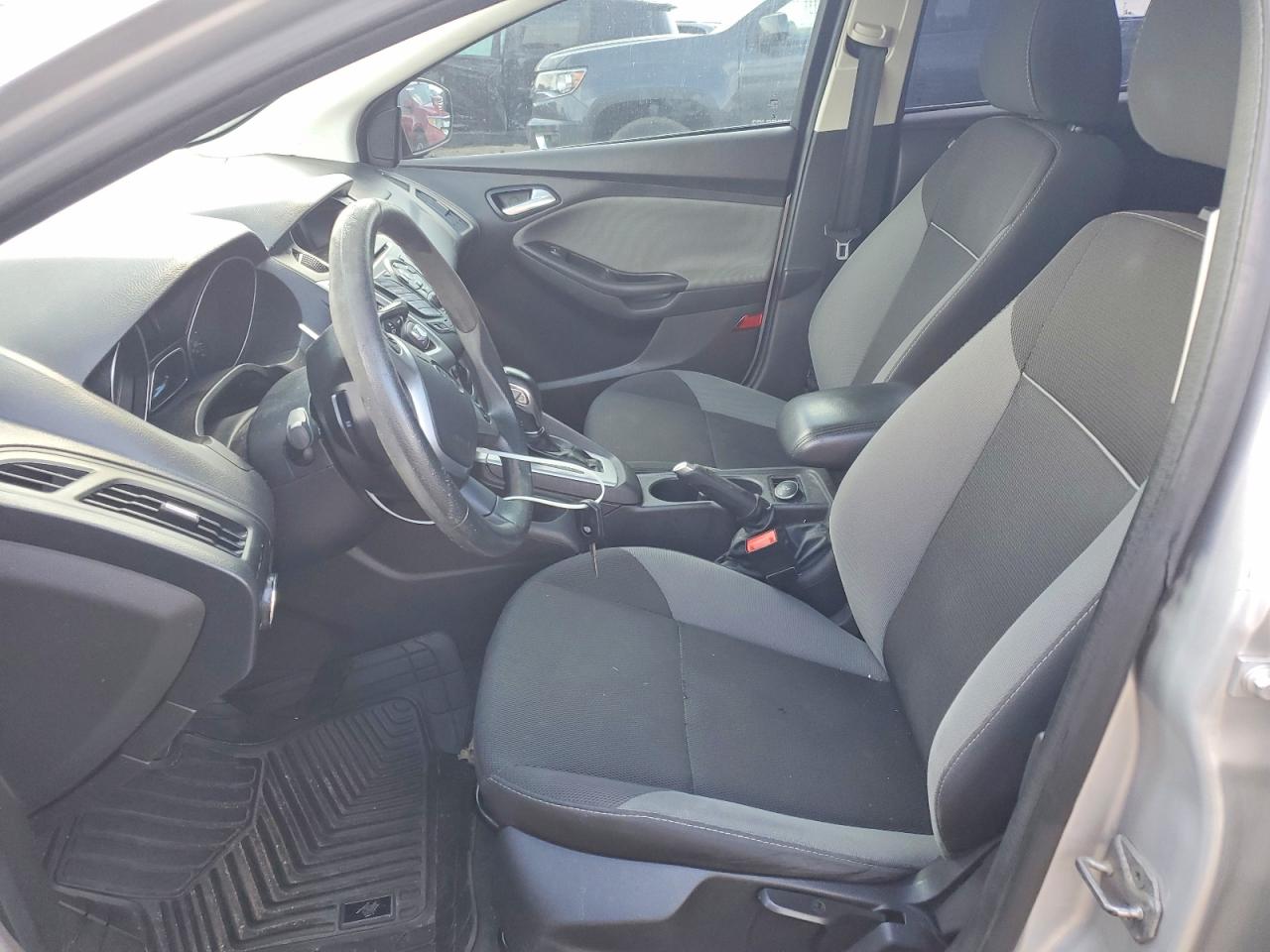 2014 FORD FOCUS SE photo 19