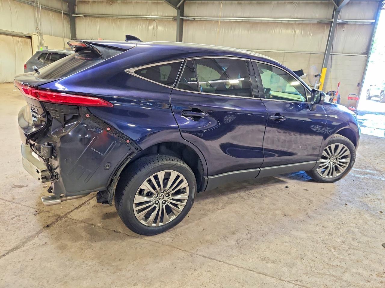 2021 TOYOTA VENZA XLE photo 3