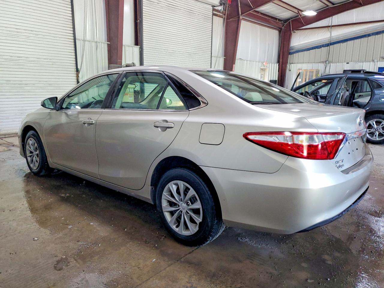 2017 TOYOTA CAMRY LE photo 3