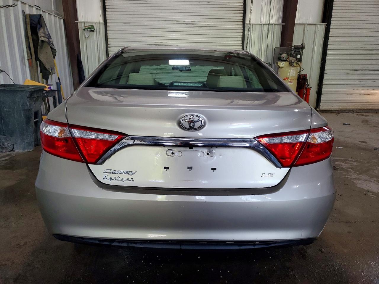 2017 TOYOTA CAMRY LE photo 11