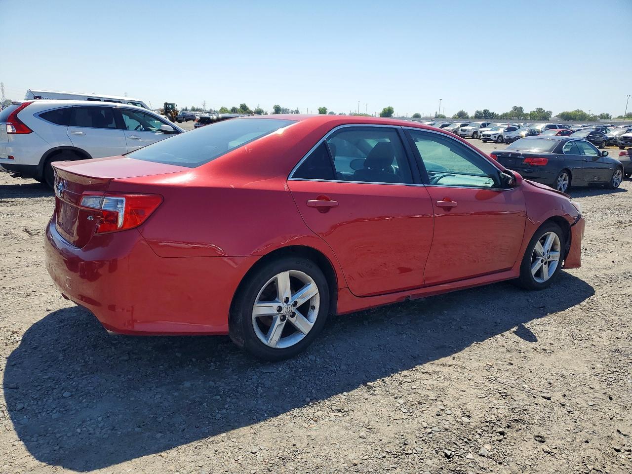 2014 TOYOTA CAMRY SE photo 5