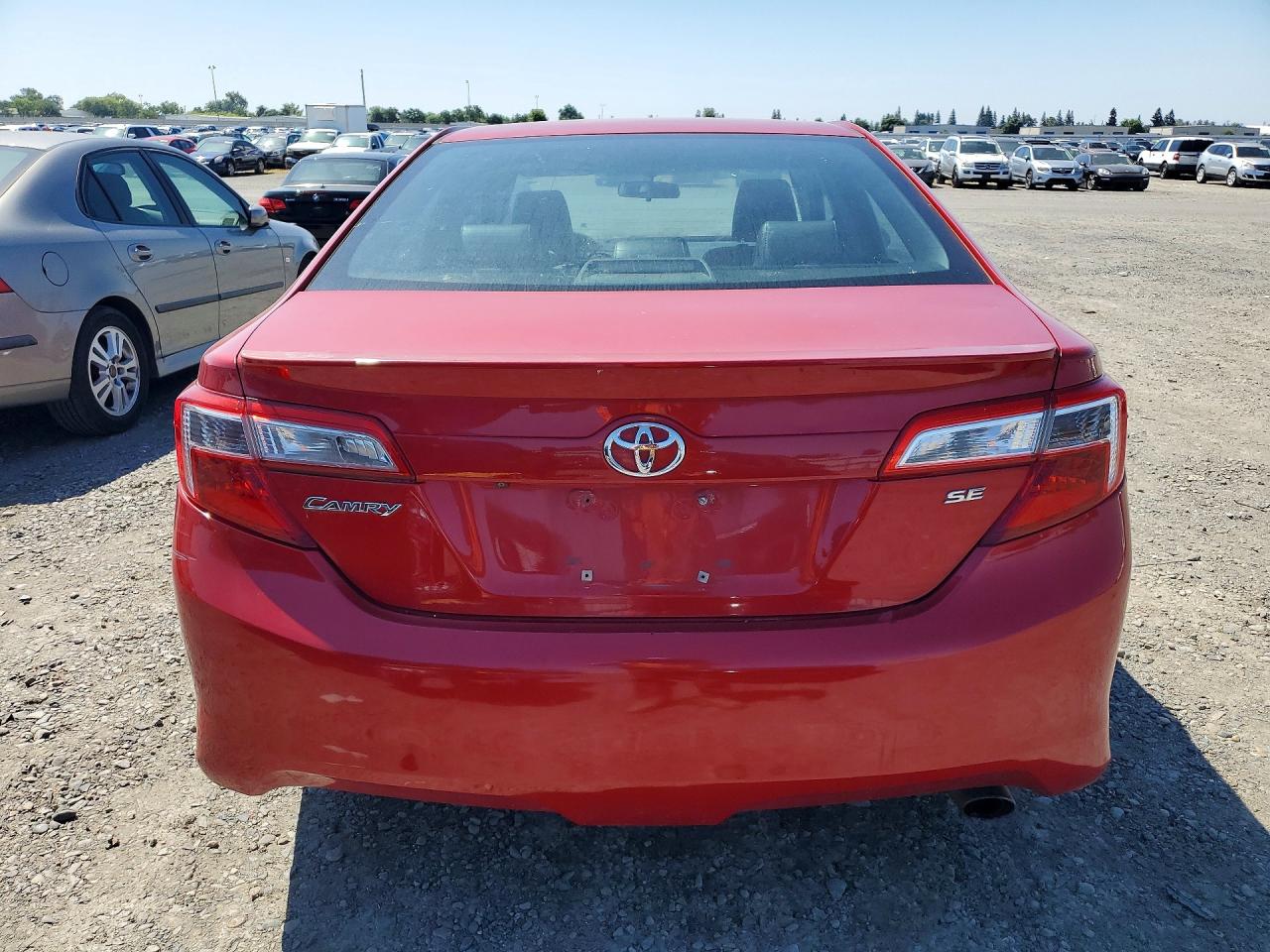 2014 TOYOTA CAMRY SE photo 11