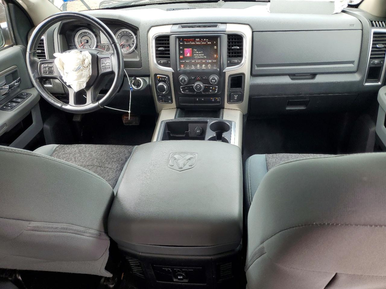 2015 RAM 1500 SLT photo 15