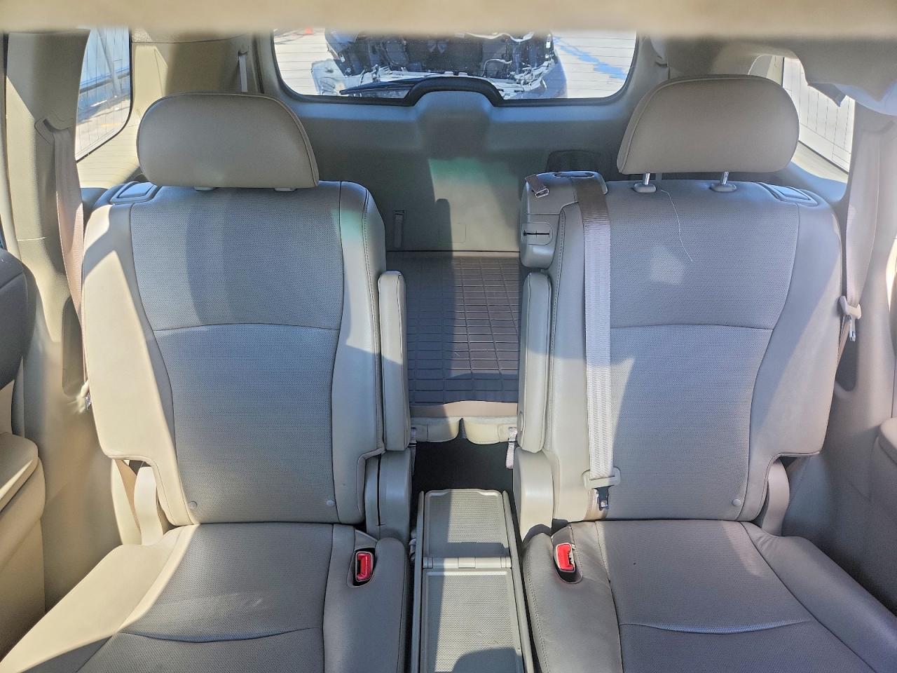 2013 TOYOTA HIGHLANDER LIMITED photo 19
