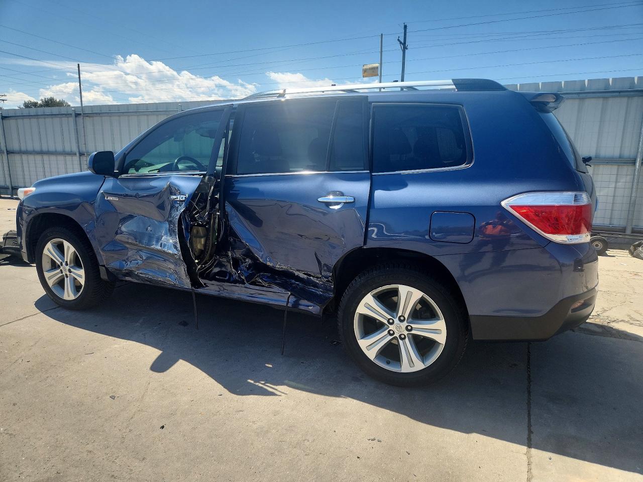 2013 TOYOTA HIGHLANDER LIMITED photo 3