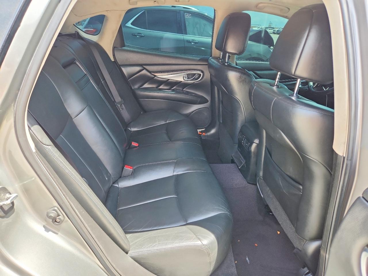 2012 INFINITI M37 X photo 19