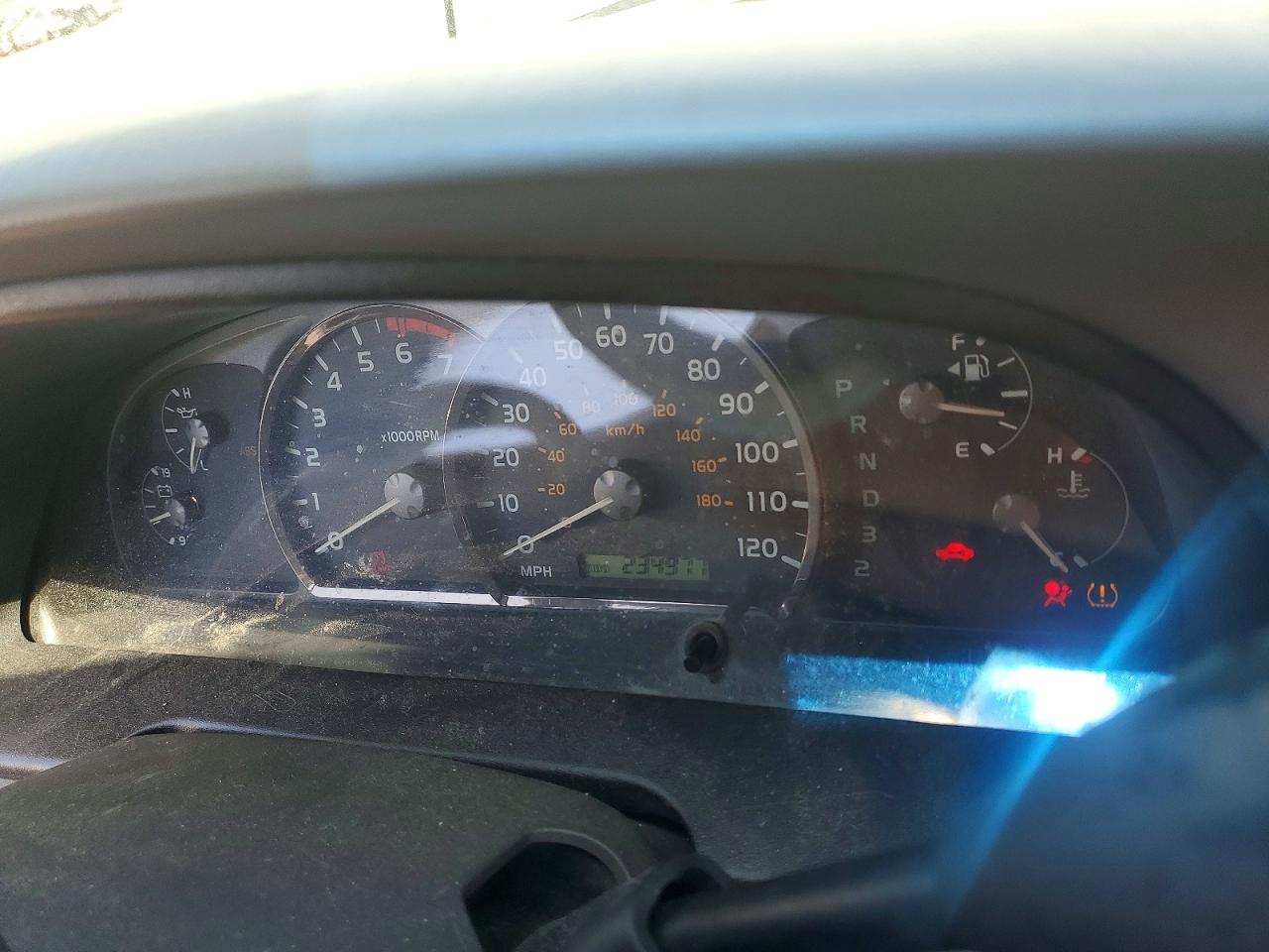 2005 TOYOTA SEQUOIA SR5 photo 17