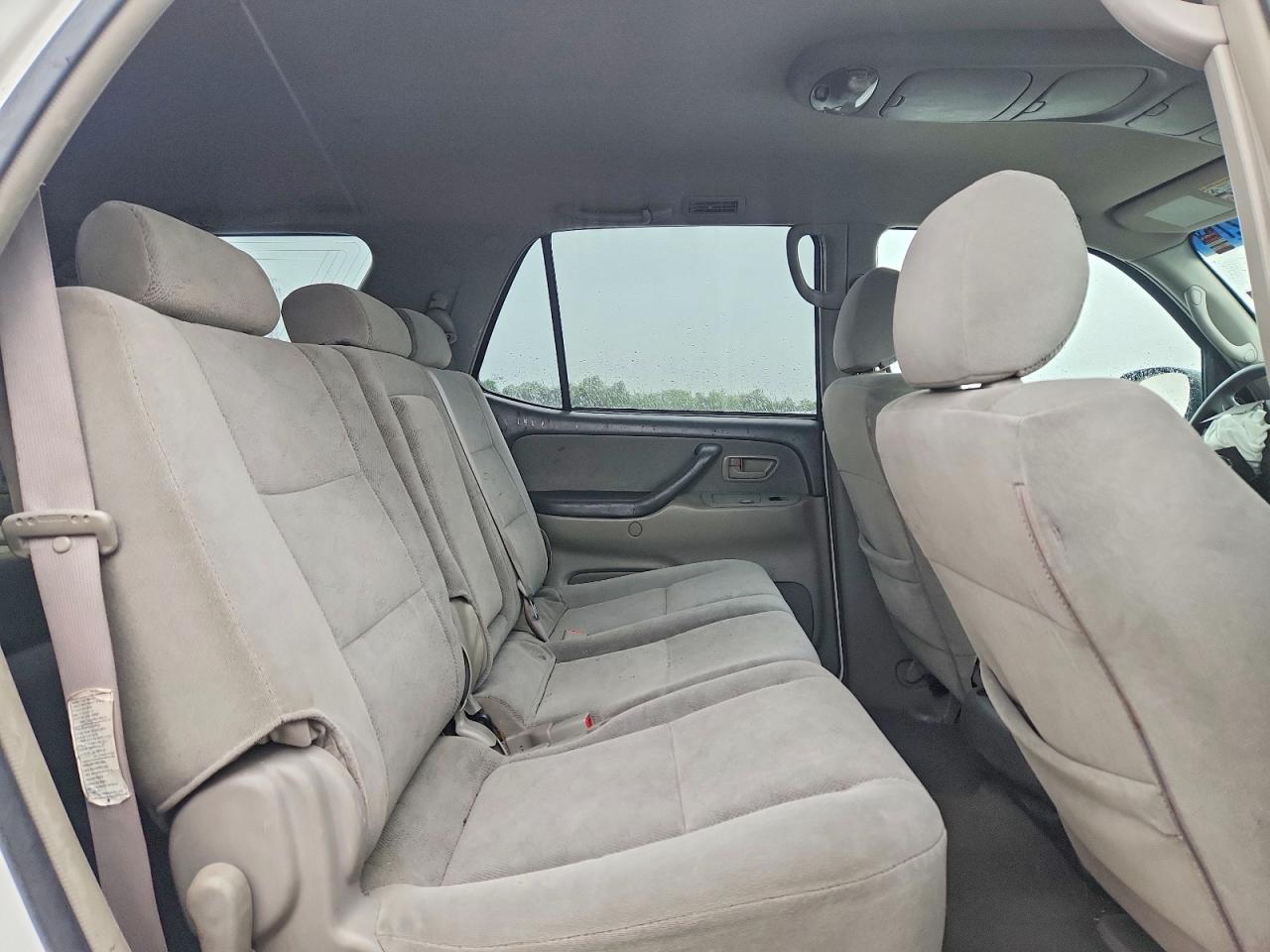 2005 TOYOTA SEQUOIA SR5 photo 21
