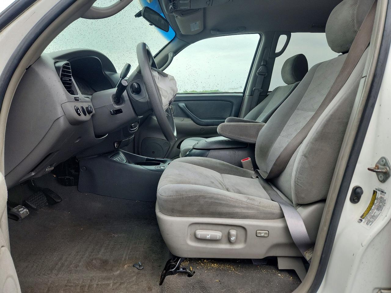 2005 TOYOTA SEQUOIA SR5 photo 13