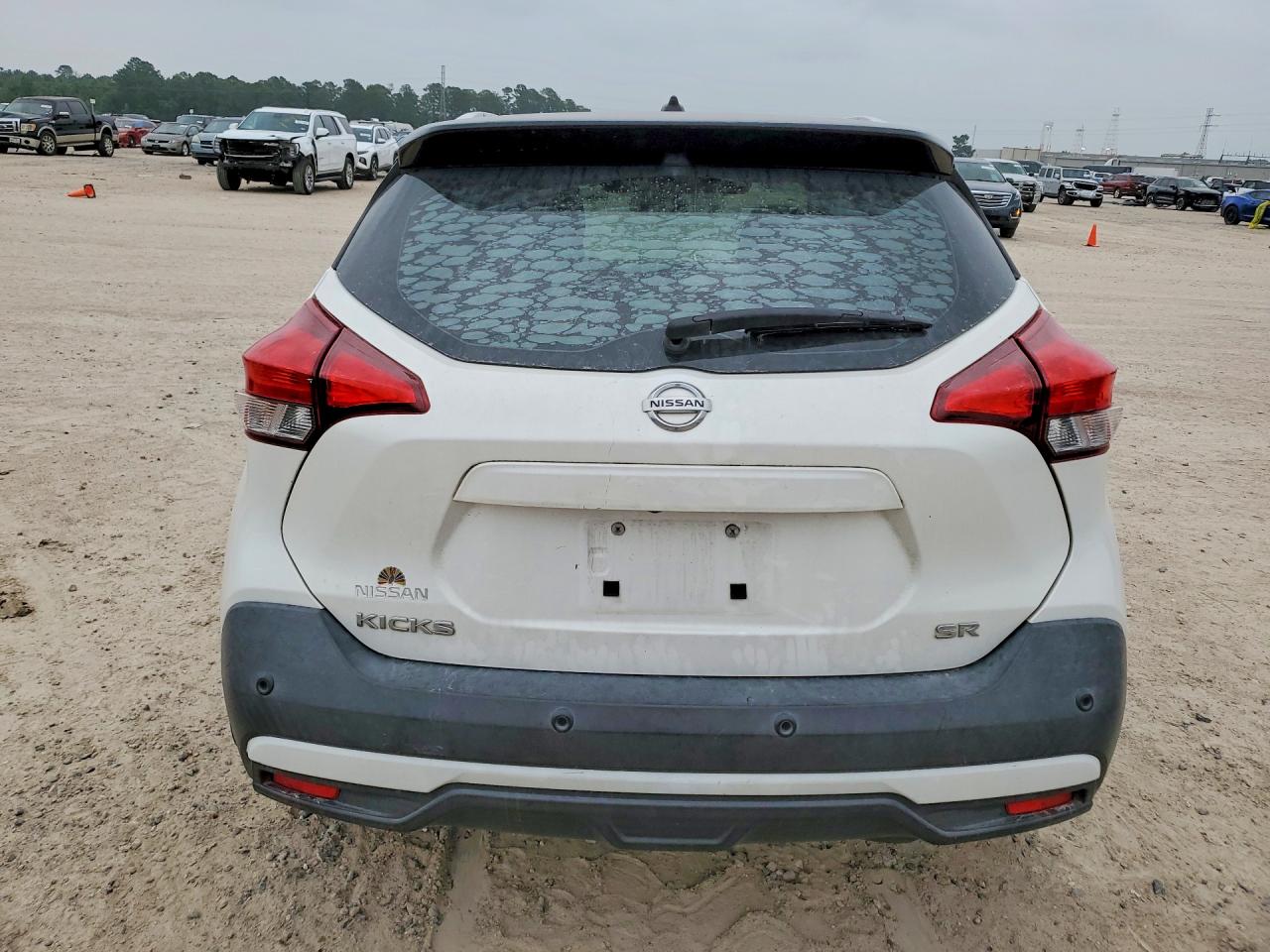 2020 NISSAN KICKS SR photo 11