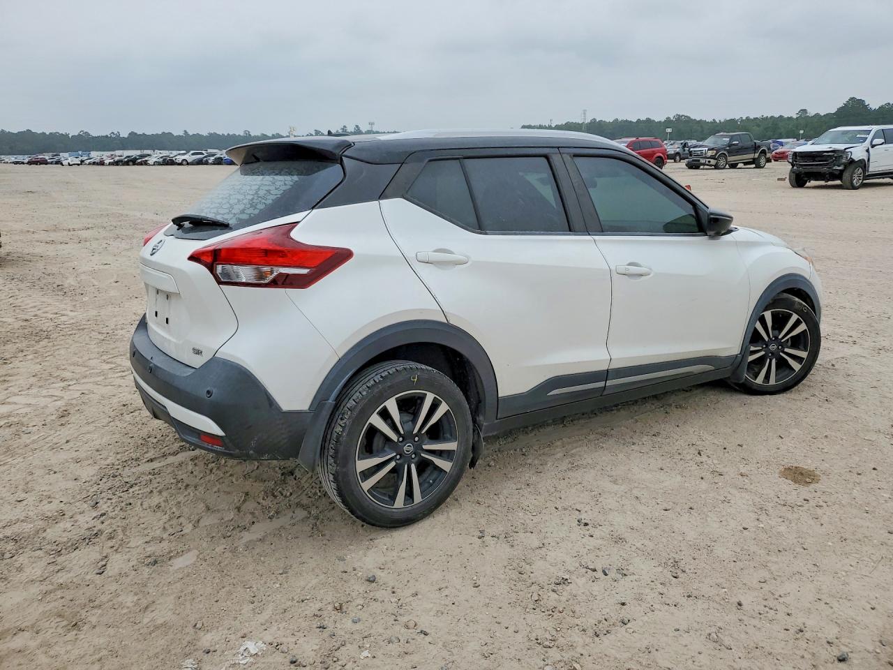 2020 NISSAN KICKS SR photo 5